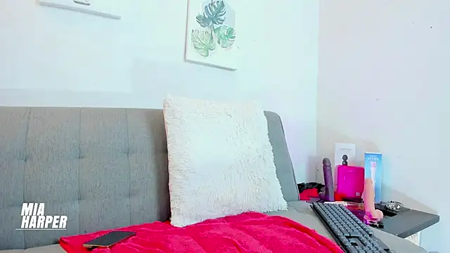 Miaa HarperX  online show from April 9, 11:10 pm