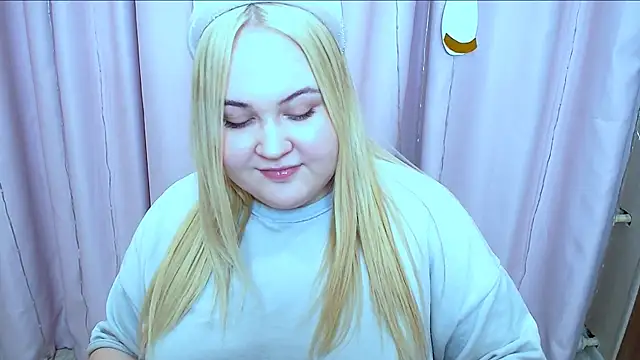 BlondeGlem online show from April 8, 7:21 am