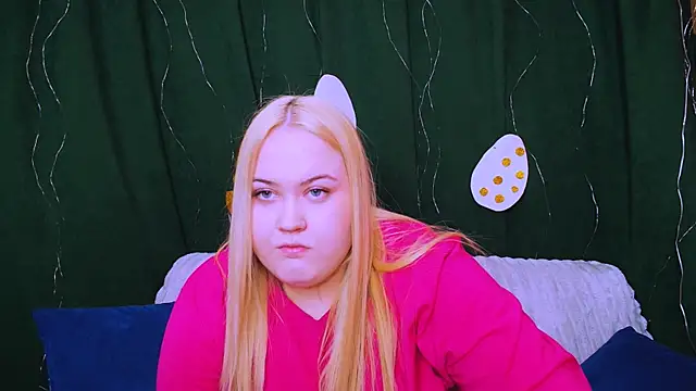 BlondeGlem online show from April 9, 7:25 am