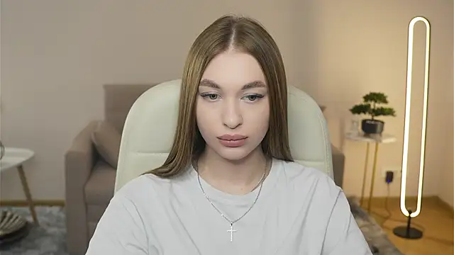 SangVivolo online show from April 6, 8:37 am