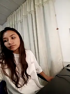 Leticia Hinkley  online show from April 9, 10:09 am