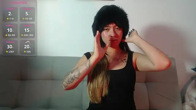 hannajonnes1 online show from June 15, 9:48 pm