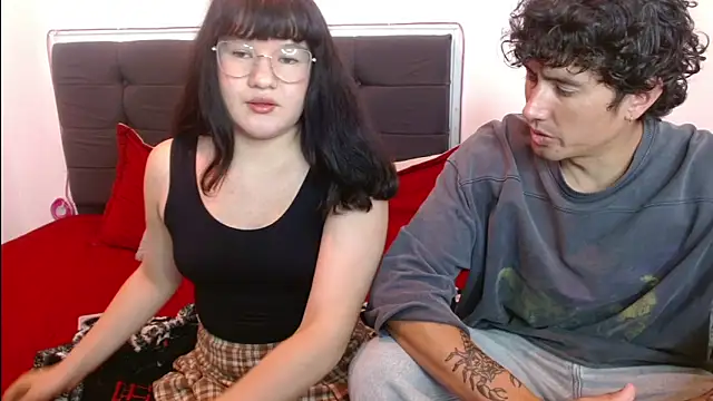 Ari andX online show from April 11, 7:28 pm