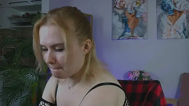 FionaxRider  online show from April 6, 10:33 pm