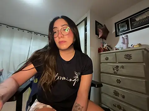 vampiralatina online show from May 17, 6:12 am