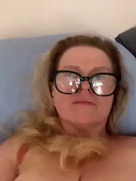 Love Lee xo online show from April 6, 5:36 pm