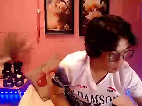 akiramoore online show from May 17, 4:55 am