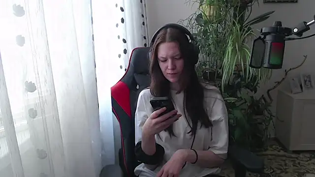 PunyKnee online show from April 8, 10:17 am