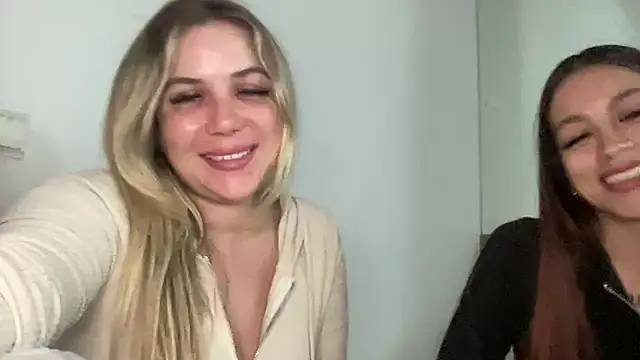 sophiehot69 online show from April 16, 8:19 pm