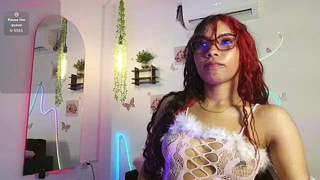 Daviana hill  online show from April 9, 1:05 pm