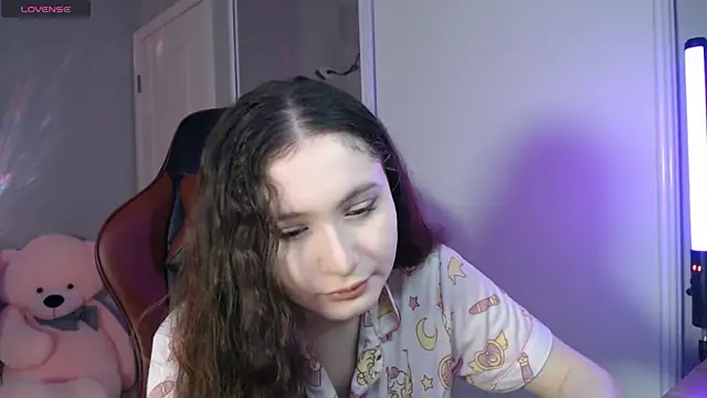 solitudebby online show from April 30, 7:52 pm