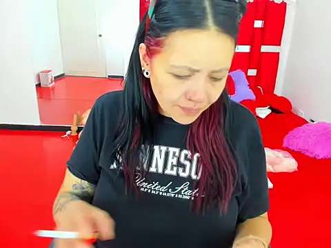 scarlett red 1 online show from May 31, 5:19 pm