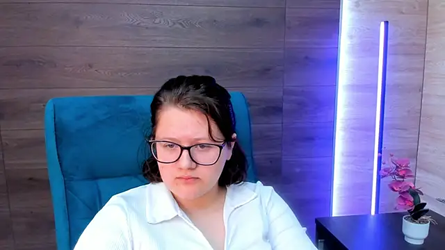 trynotbeingshy online show from April 15, 8:37 am