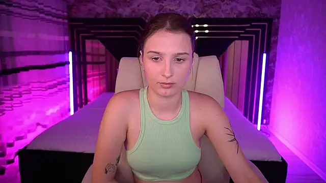VikVikLove online show from June 25, 7:37 pm
