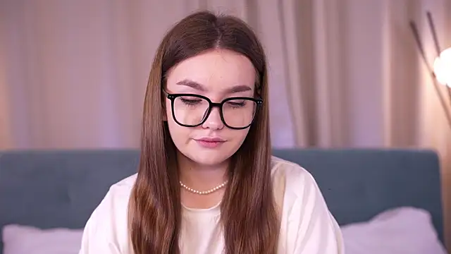 EvaWyliam online show from April 9, 2:11 pm