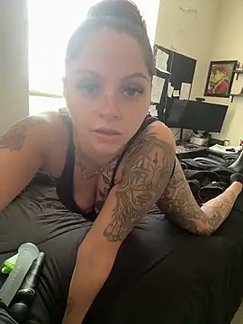 Tattedphoenix online show from May 1, 2:31 pm