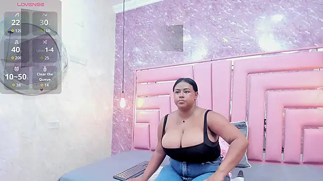 Luu Adams online show from May 17, 7:24 pm