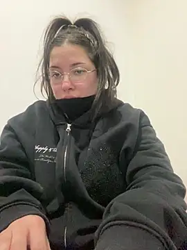 cherryxxox online show from April 28, 2:49 am