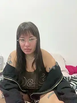 cherryxxox online show from May 4, 2:37 am