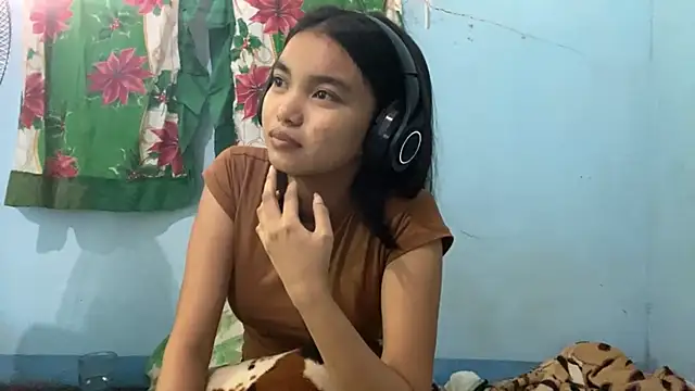 RolandeAgne online show from April 10, 8:42 am