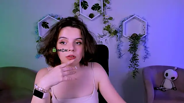 mia mooon  online show from July 7, 11:03 am