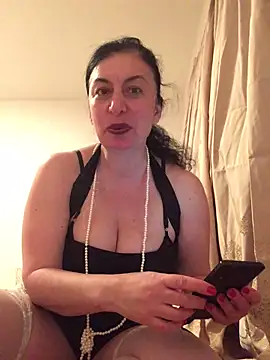 Lizzaa80 online show from April 27, 8:17 pm