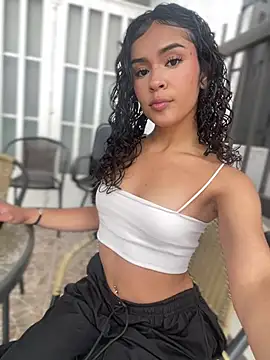 AlanaMartinez Pink online show from April 21, 10:06 pm