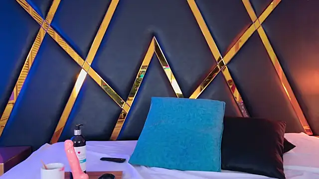  MiaRouge  online show from May 5, 4:04 am