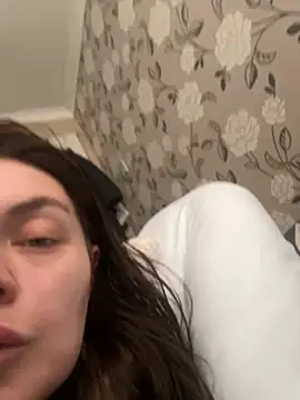 peaches0102 online show from April 9, 11:59 am