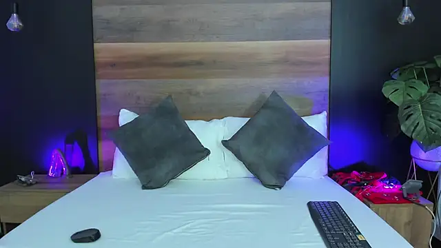 jade spinters online show from July 4, 7:54 pm