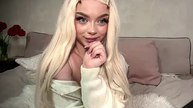 shysophie online show from May 3, 5:05 pm