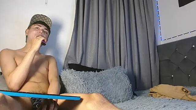 Noah  hot18 online show from July 12, 12:17 pm