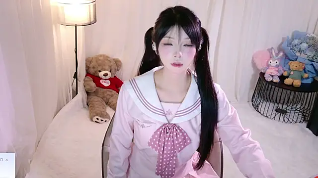 Zoe-001 online show from May 6, 2:10 pm