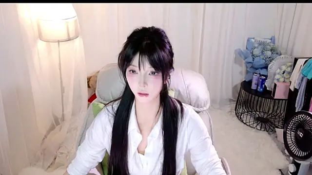 Zoe-001 online show from April 22, 2:25 pm