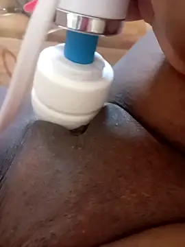 reehsafadinha online show from April 12, 10:29 am