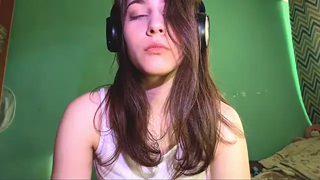 Marywalce online show from April 11, 1:37 pm