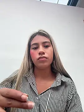 Kimmiebellarie online show from April 24, 1:03 pm