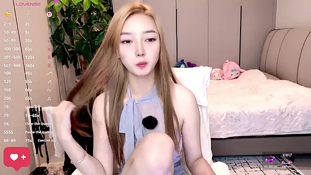 MMMxiXi6 online show from June 11, 2:03 pm