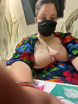 kavyasingh36 online show from April 13, 8:31 pm