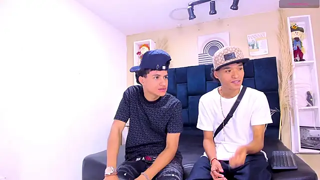 Marc and Anthony online show from April 11, 3:59 pm