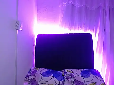 daira2006 online show from April 21, 2:51 am