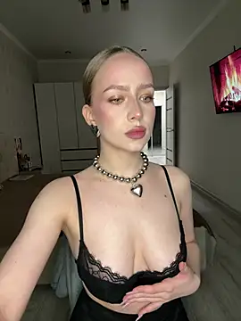 AlisaPearl online show from April 15, 8:20 pm