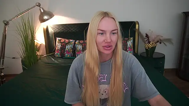 SavageKisses online show from May 22, 5:38 am