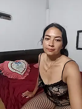 LuluDream online show from April 13, 6:09 pm