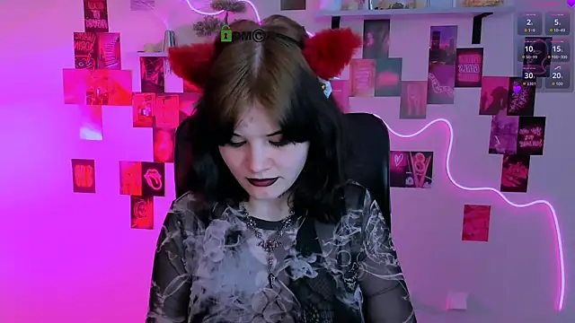 nikki kiss  online show from May 15, 9:23 am