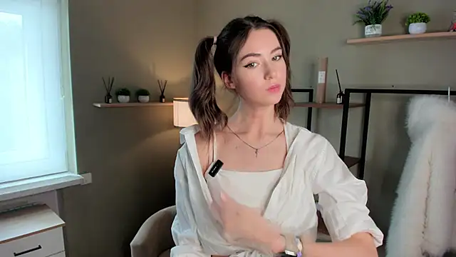 Peaches Peaches online show from April 21, 9:49 am