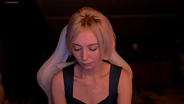 blonde ice ann online show from April 25, 9:01 pm