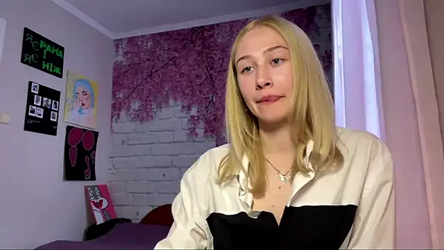 CozyPeonyy online show from April 15, 1:00 pm