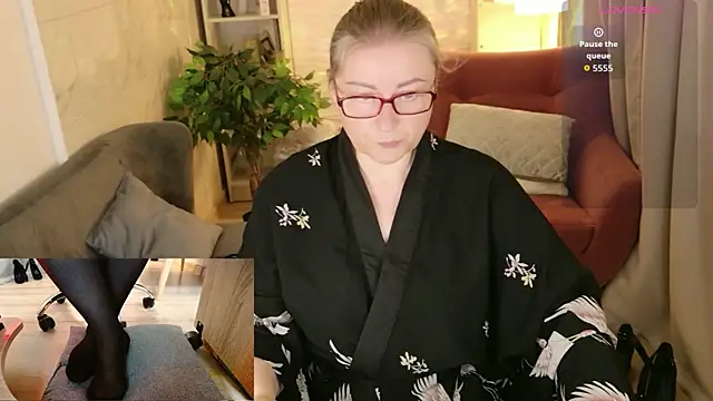 Alexandra Kind online show from June 30, 1:43 pm