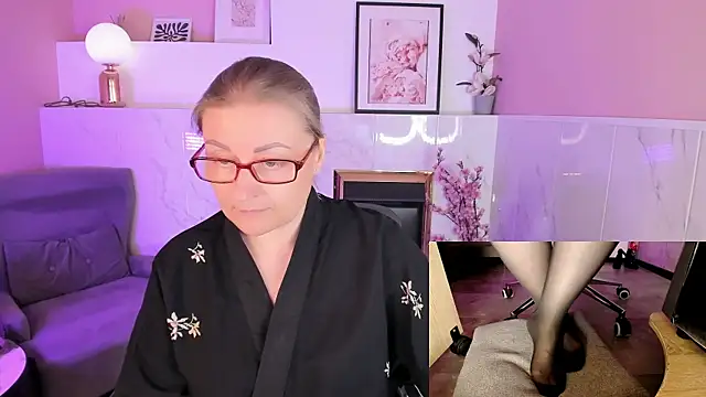 Alexandra Kind online show from July 9, 8:44 pm
